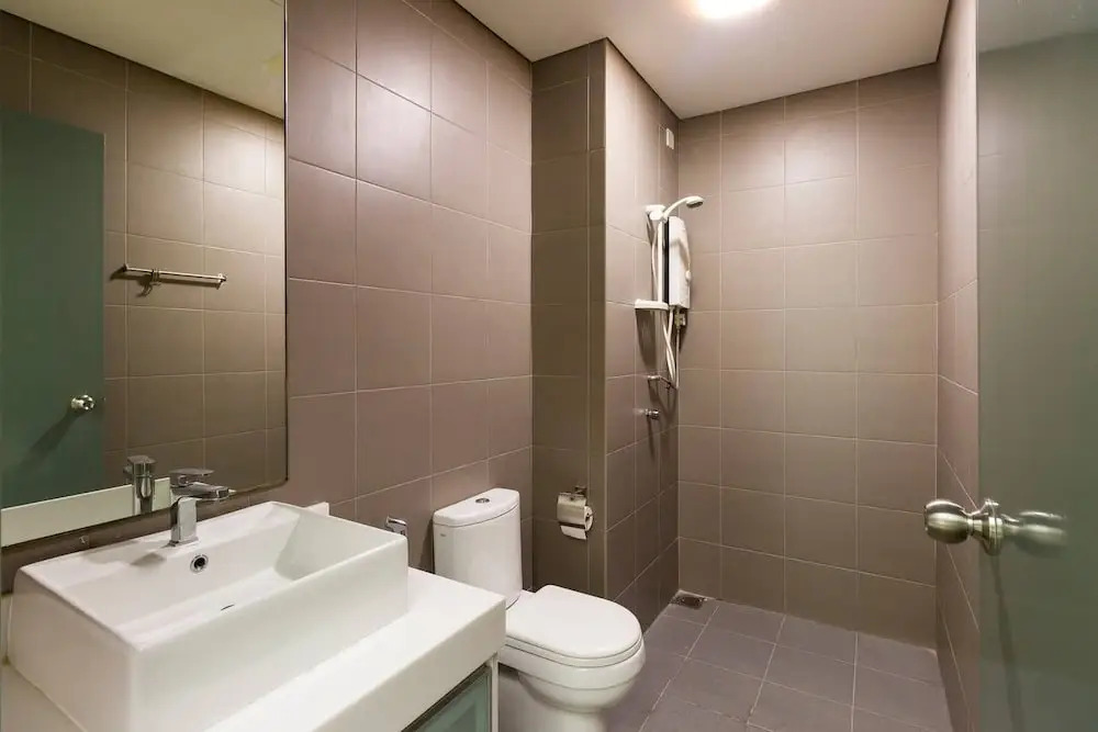 Bright 2BR Condo for 5 W/kl City View