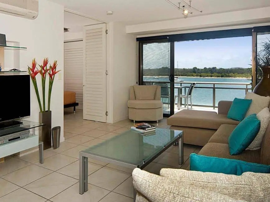Commodore Apartments