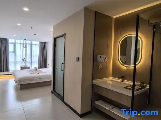 Happy Intelligent Lake Viewing Audiovisual Homestay (Changchun Beihu Wuyue Plaza Store)