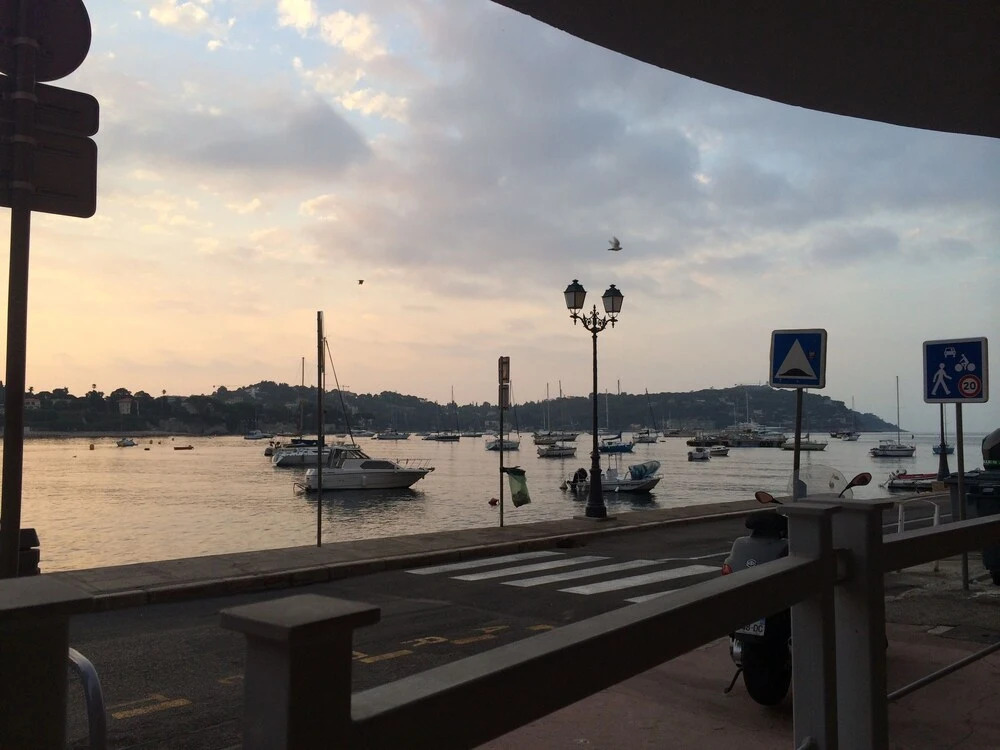 Les pieds dans la mer Best place