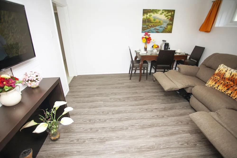 Cozy 3 bedroom, 2 bathroom Basement Suite in Toronto