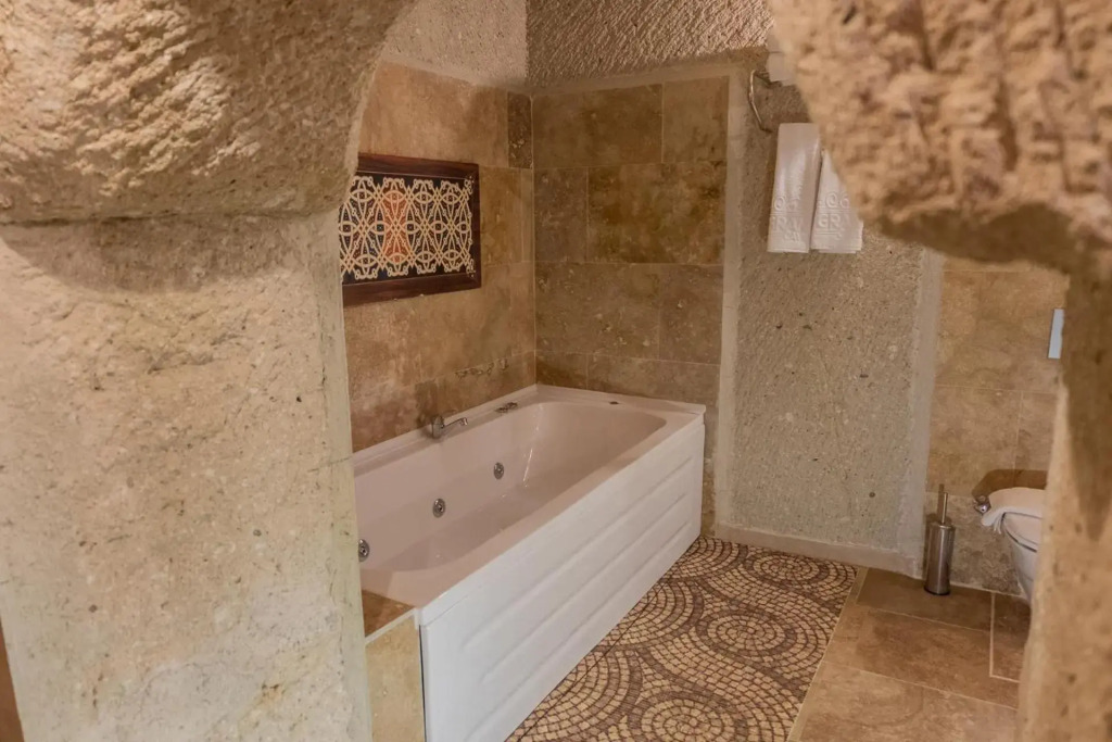 Elite Cave Suites