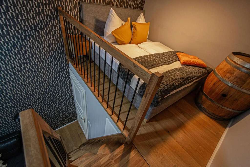Main train station apartment close to the the Main Square