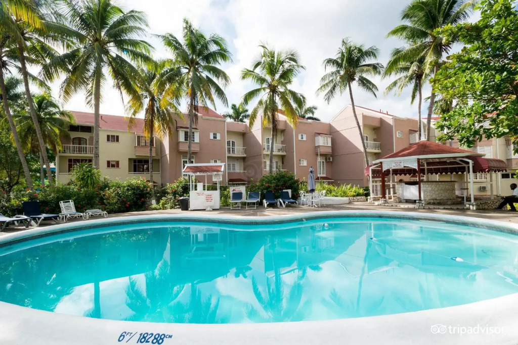 Lovely Modern 1Bedroom overlooking Carribean Sea.
