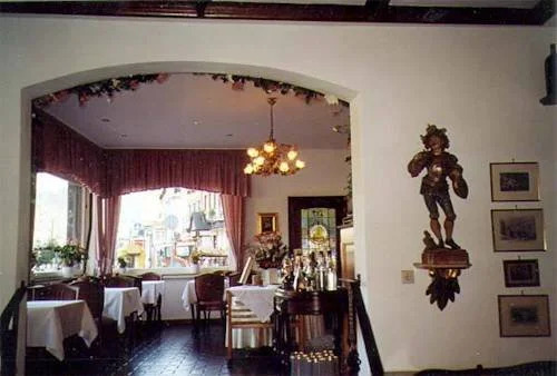 Hotel zum Goldenen Löwen - Restaurant - Panoramabar - Terrassen - Events - Rheinblick - Geschichte seit 1728