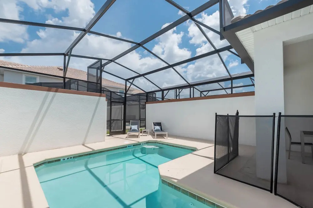 4 Bedroom Town Home with Pool
