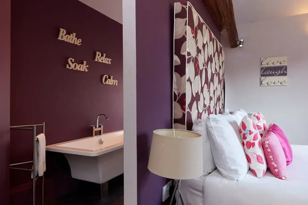 Beautiful Cottage in Rural Escape, No Deposit