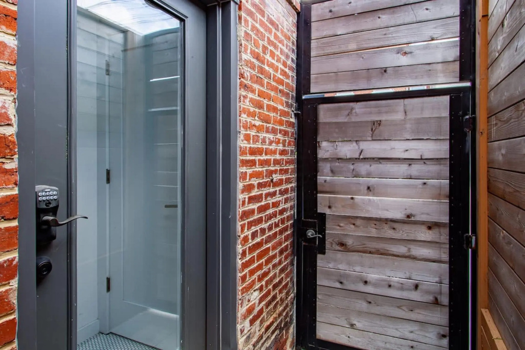 Adorable Studio Space in Private Carriage House