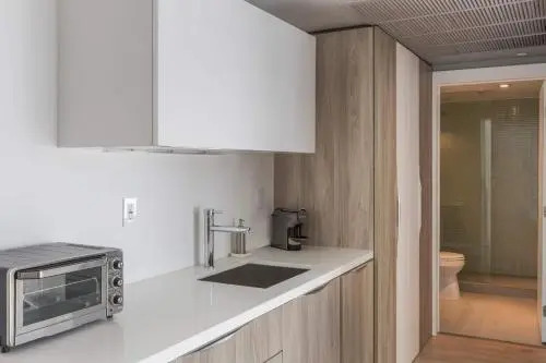Boutique Hotel Suite 1215 West Avenue