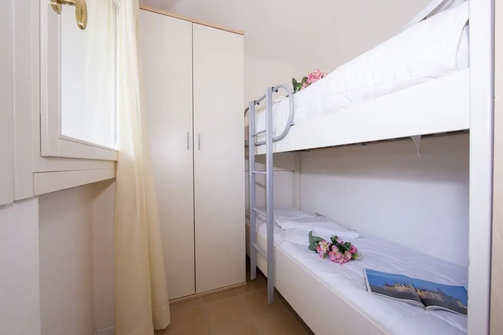 Porto Letizia Viola 8