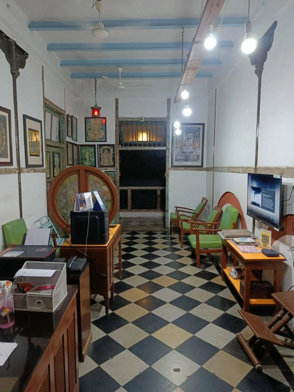 Hostel Vasantashram CST Mumbai, Free Wifi with 1940s Retro vibe