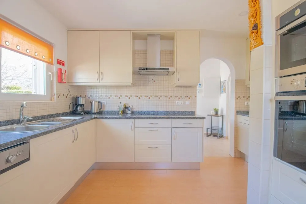 61 vdm Superb Villa on Vale do Milho With Heated