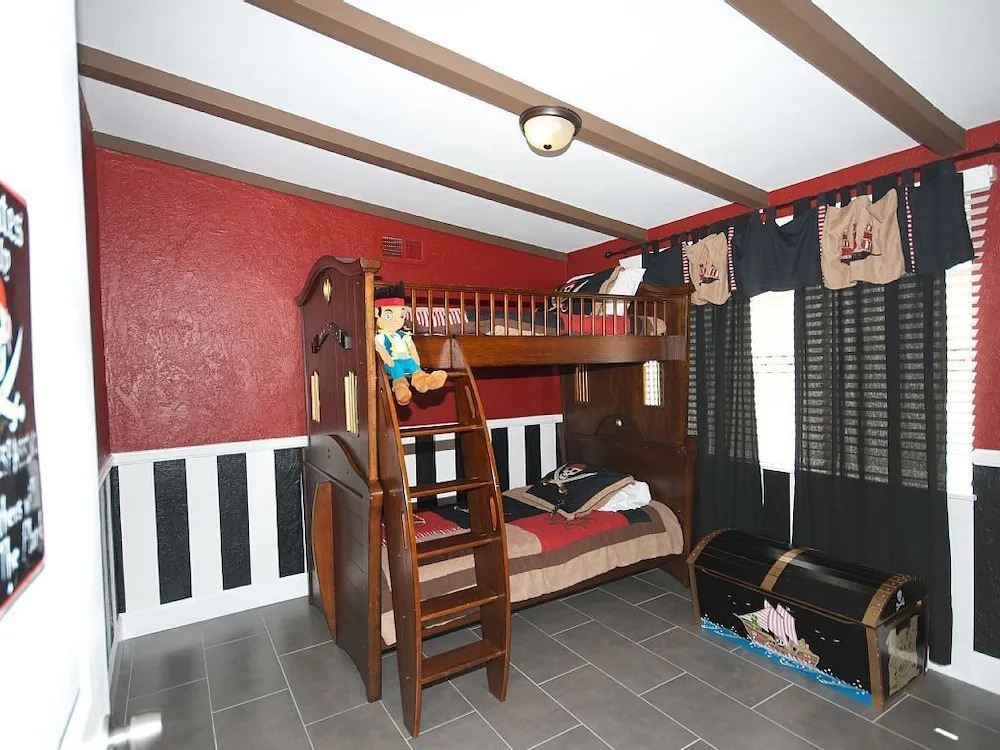 Mickey's House 6 Bedrooms 3 Bathrooms Home