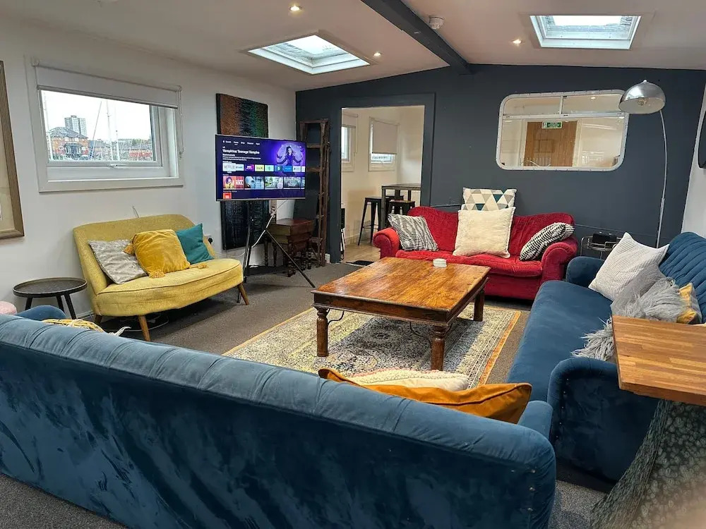 Liverpool Waterfront Stay, excellent location , parking available