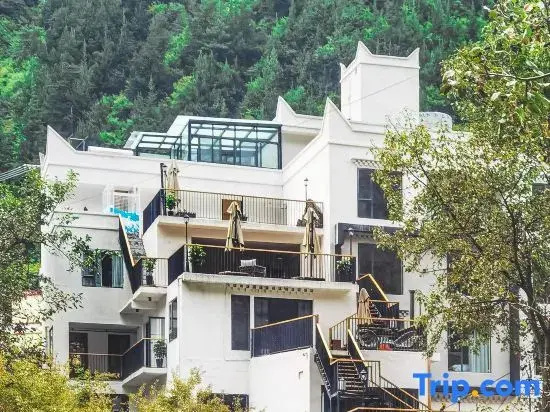 Li Xiangguo Wenquan Homestay