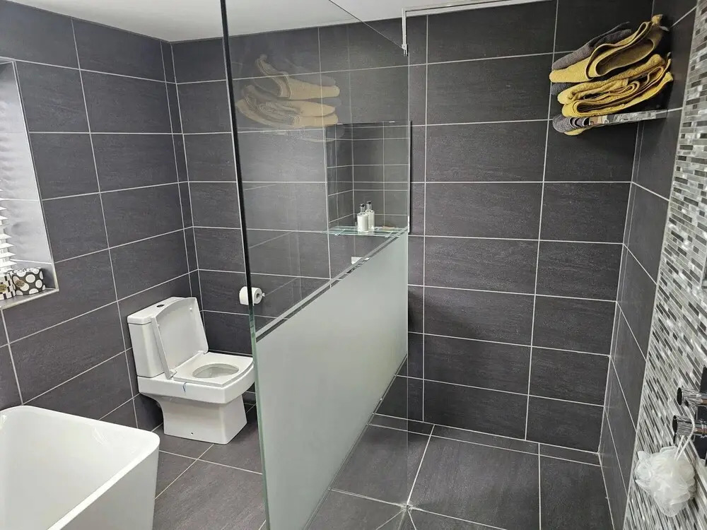 Modern, Large 4-bed Property Sleeps 10 in Abergele