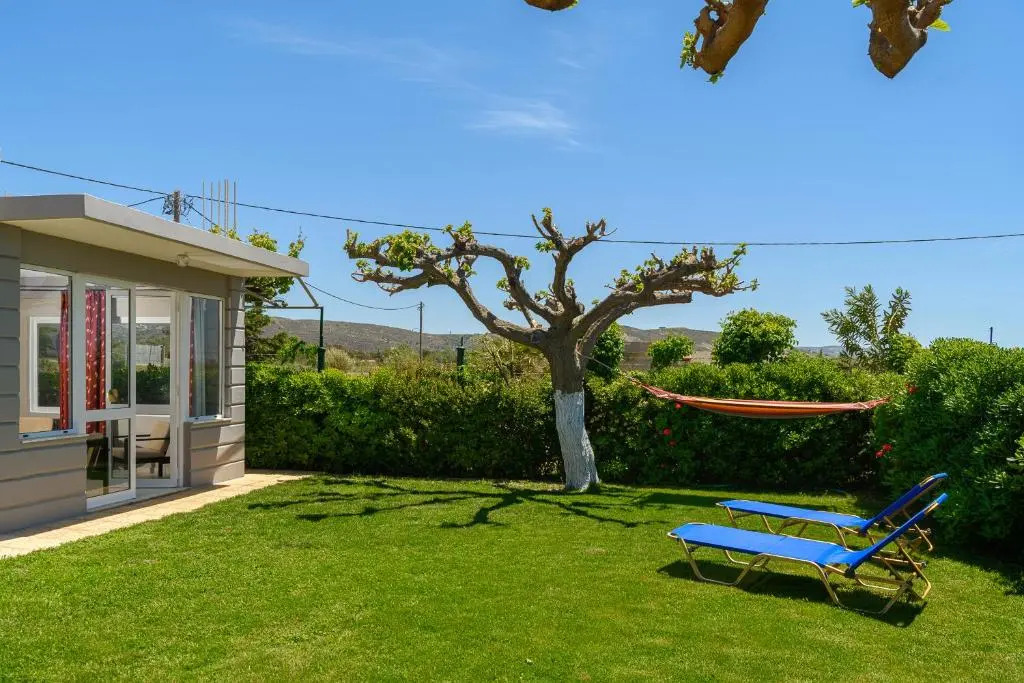 Petrakis Afrathias garden house