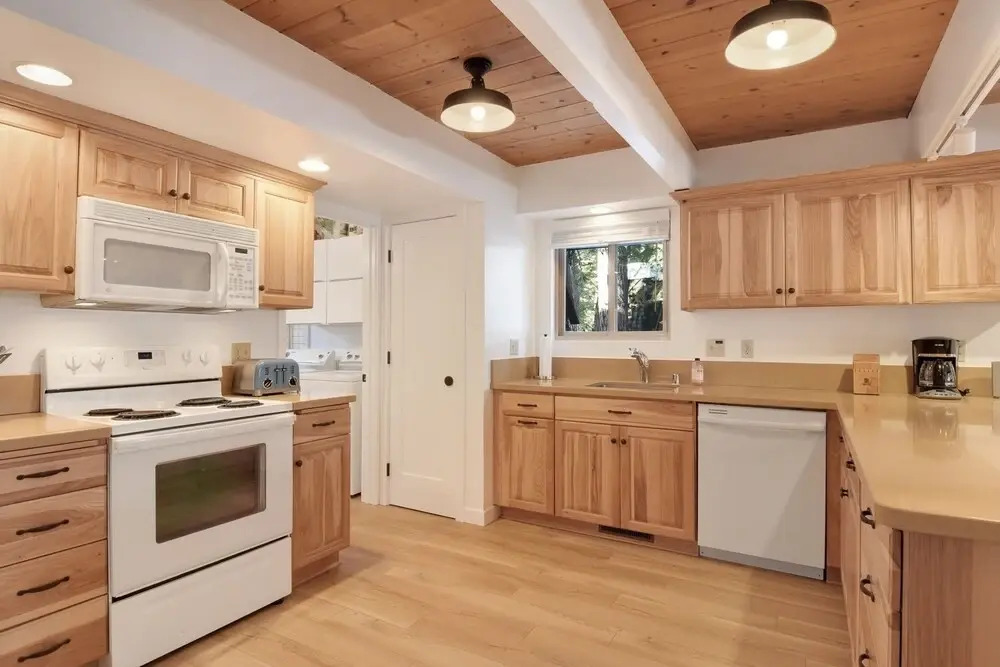 Timberline Cabin - Hot Tub 3 Bedroom Cabin by Redawning