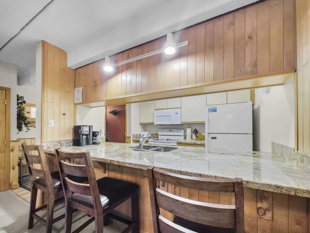 Wh102 Wheeler House 2 Bedroom Condo by RedAwning