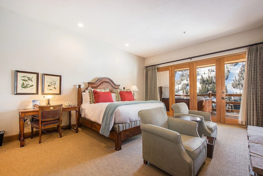 Premium Luxury Five Bedroom Townhouse with Hot Tub and Majestic Mountain Views 5 Townhouse by RedAwning