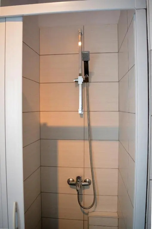 Enetiko Rooms