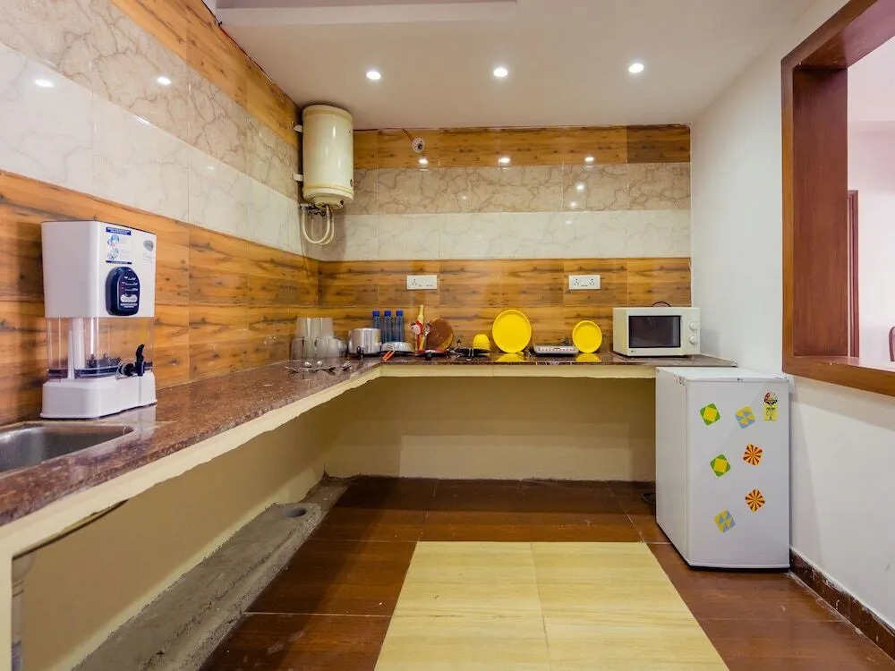 OYO 13160 Home City Heart 3BHK Mall Road