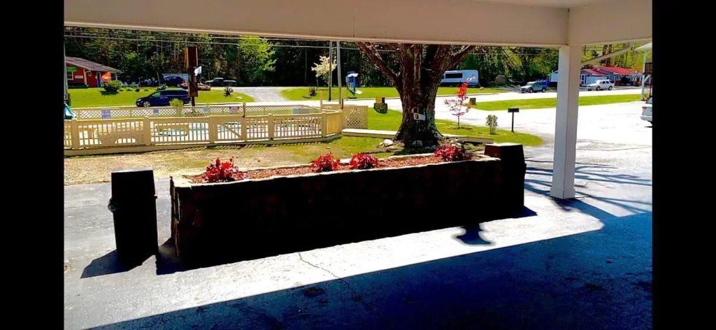 Travelowes Motel - Maggie Valley