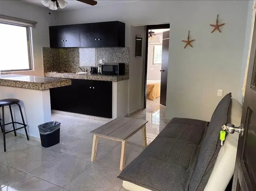 TJ Apartments, Calle 6, PDC