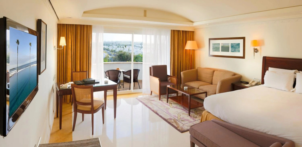 L Amphitrite Palace Beach Resort & Spa