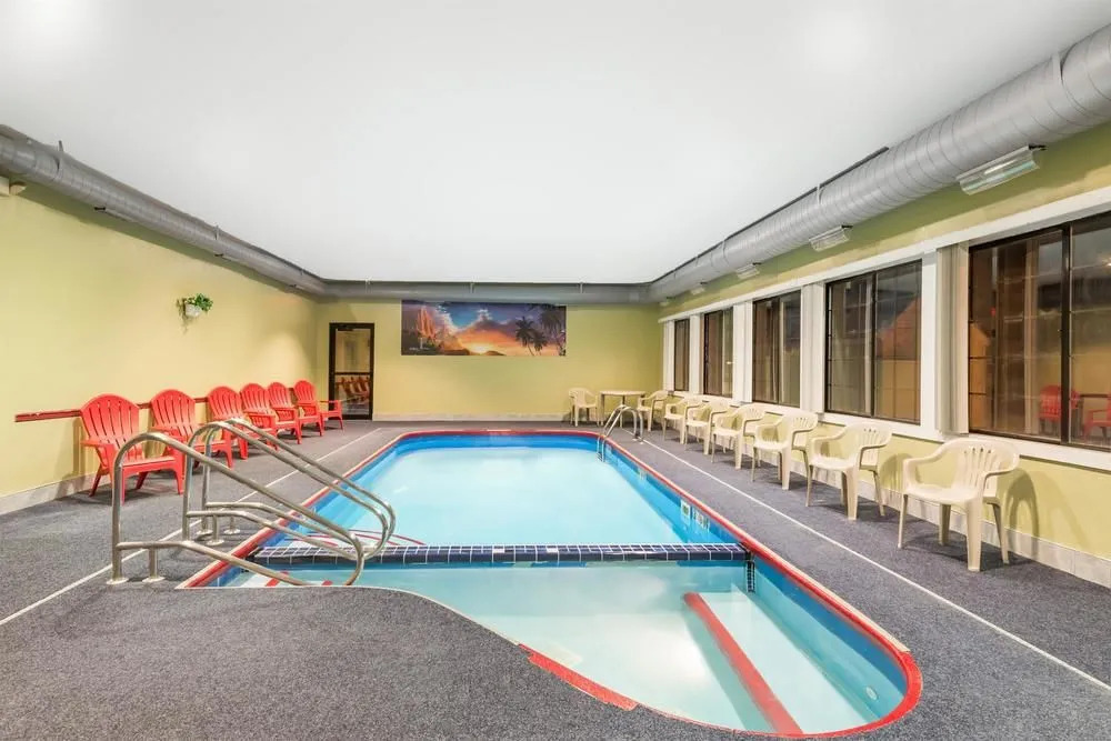 Days Inn And Suites Youngstown / Girard Ohio