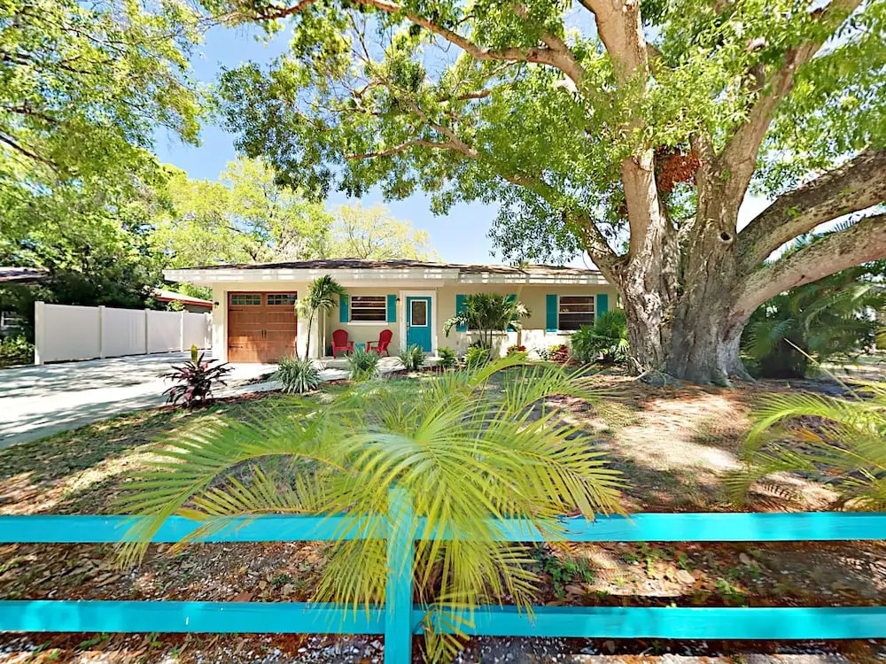 2123 Temple St Home 3 Bedrooms 2 Bathrooms Home