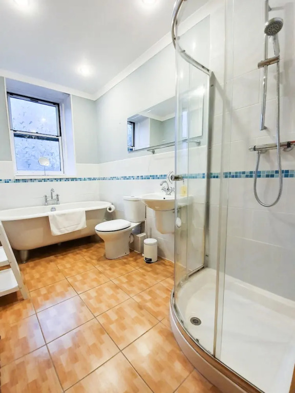 Linburn House Apartment