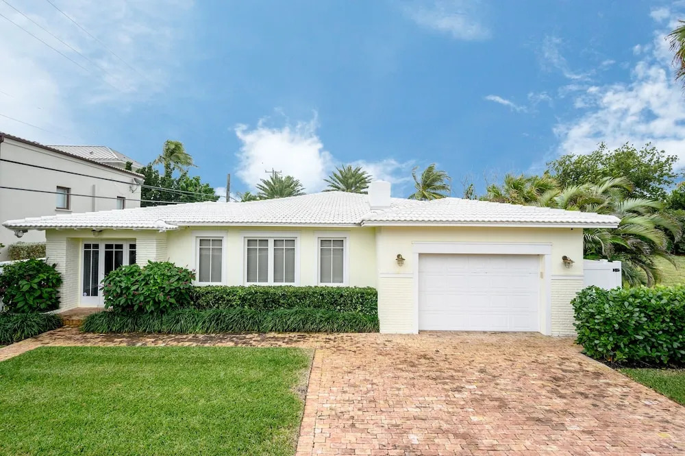 New Listing! Posh Pool Paradise On The Coast 3 Bedroom Home