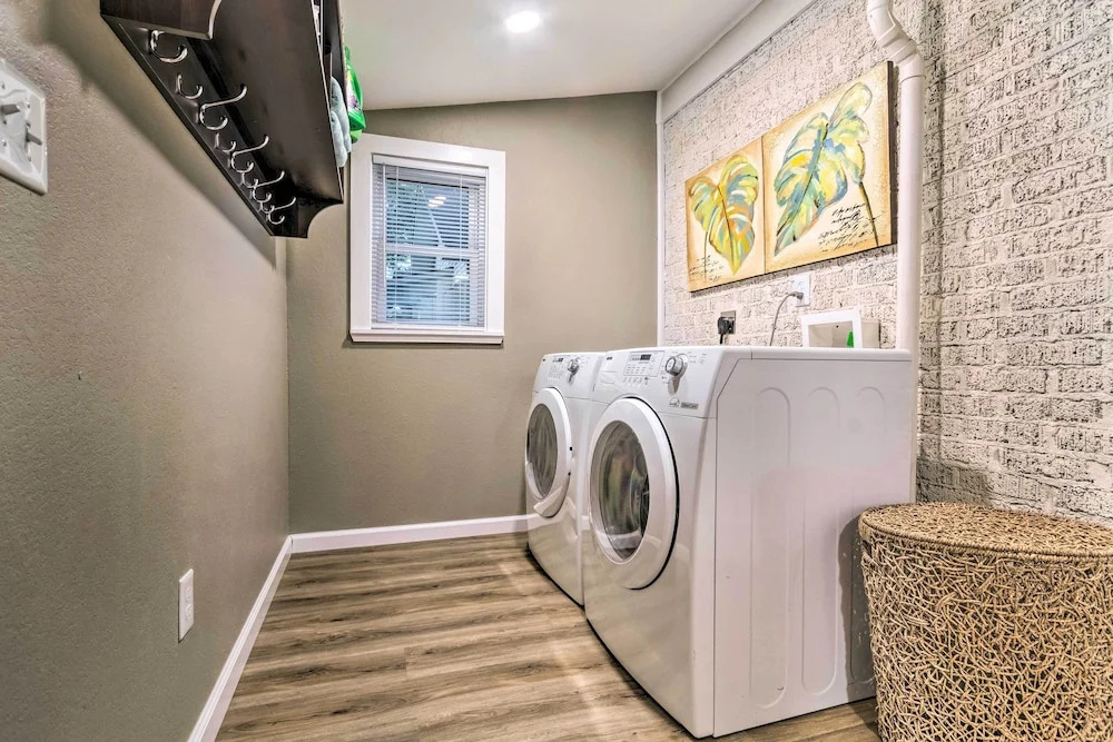 Remodeled Dtwn Hot Springs Home w/ Porch!