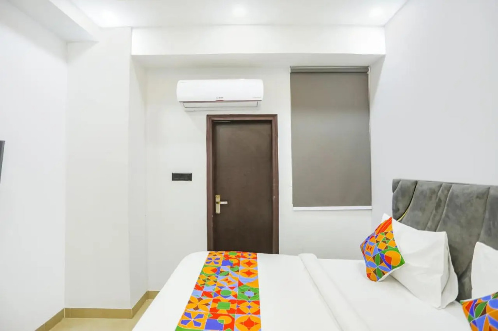 FabHotel Rasa Arcade