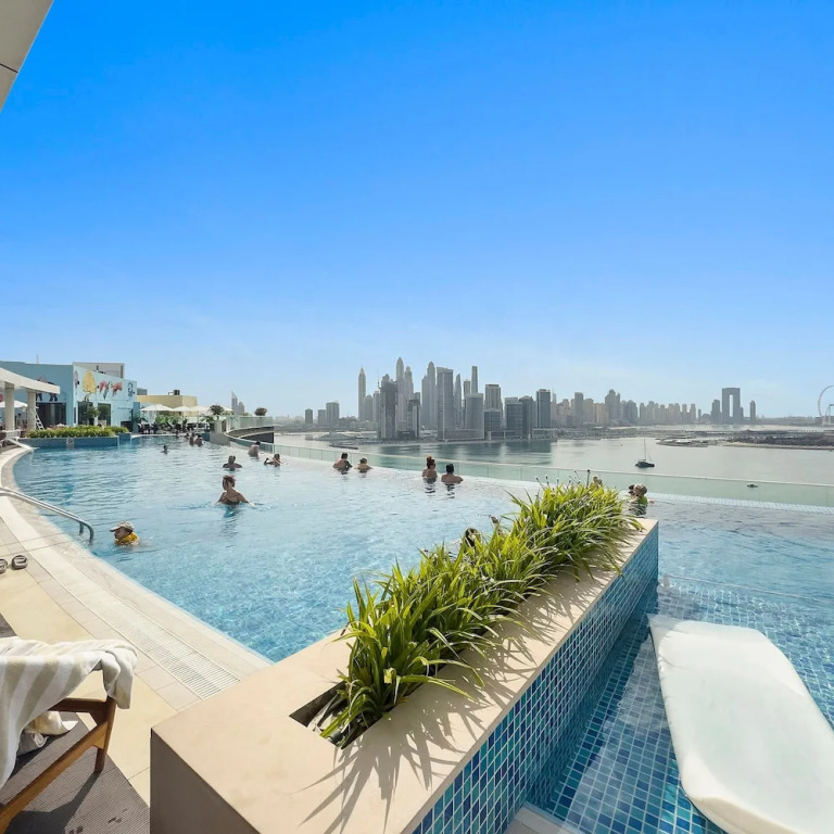 Studio Palm Jumeirah With Rooftop Pool and View