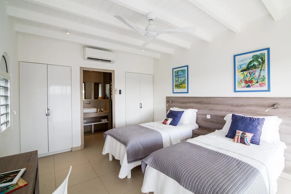 Exclusive Gated Area, Close to Beaches, Huge Pool, AC, Free Wifi, Perfect for Families !