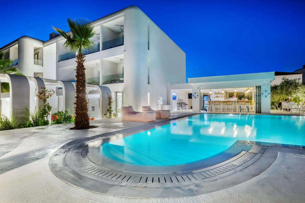 Cocoοns Suites & Villas Fourka