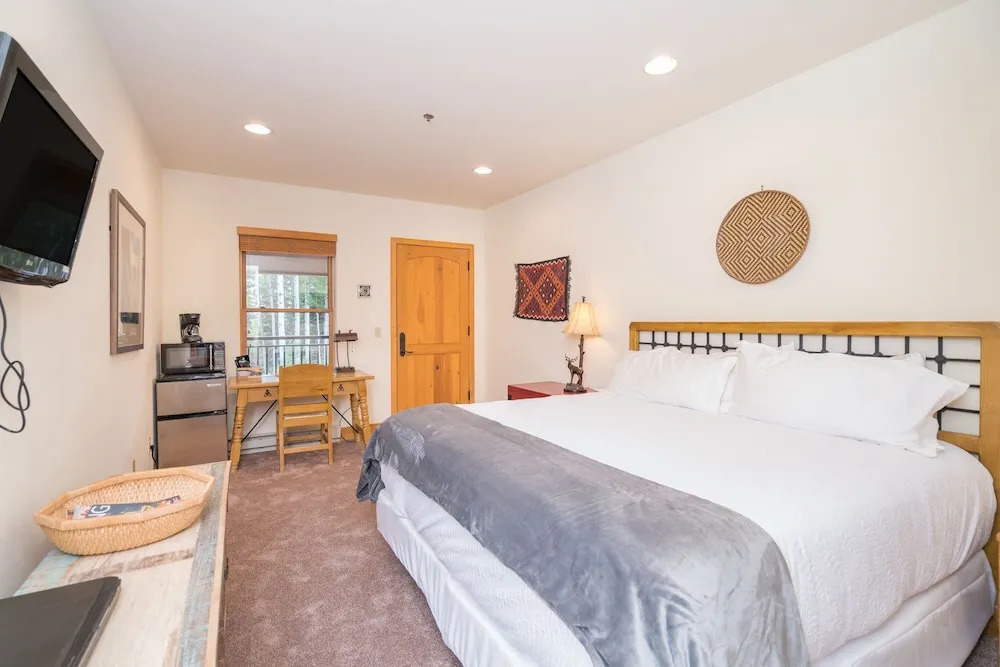 Bear Creek Lodge 108 2 Bedroom Condo by Alpine Lodging Telluride