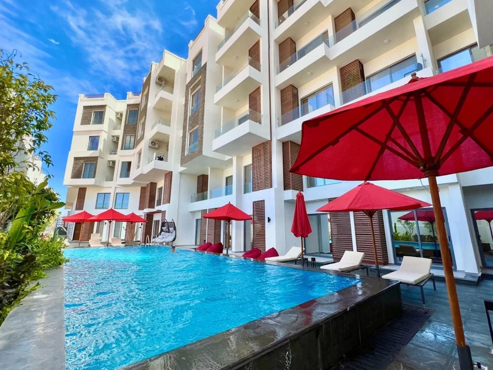 Bali Themed Luxury Spacious 3 Bed Balcony Pool Gym