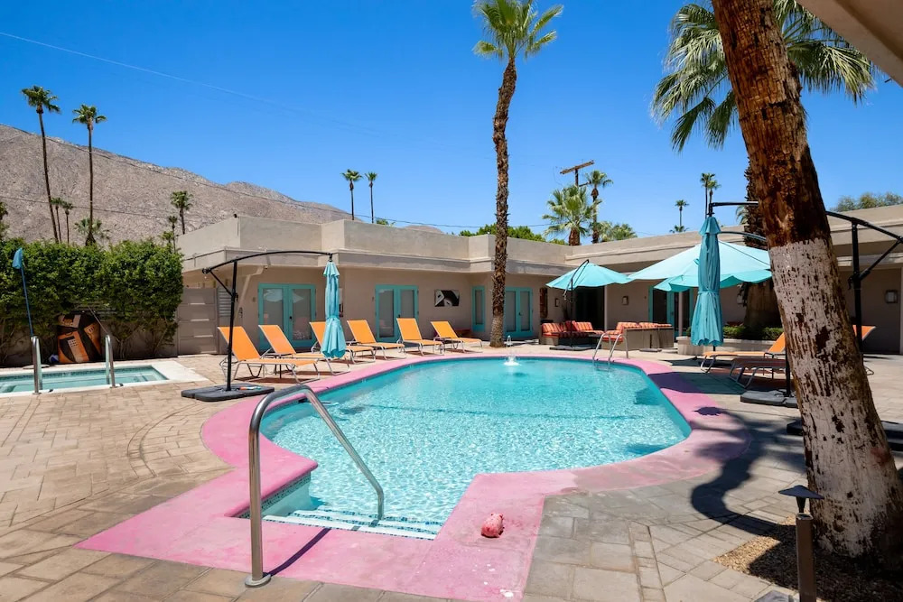 Poolside Fun King Suite