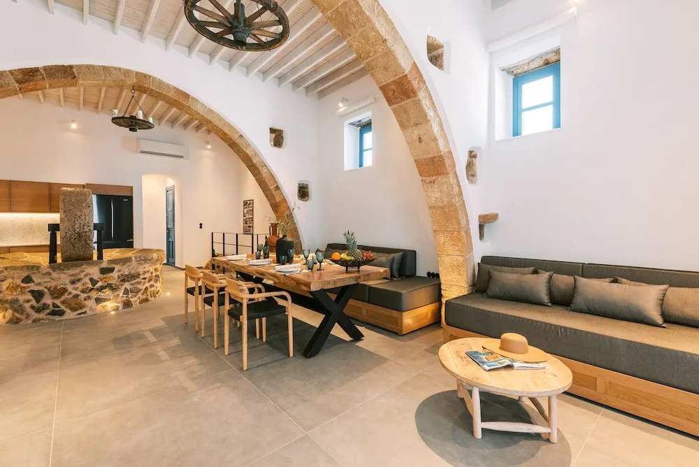 Kalathos Square luxury suites