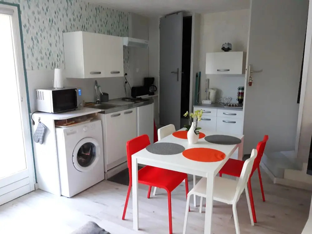 Studio in Saint-apollinaire, With Shared Pool, Enclosed Garden and Wifi