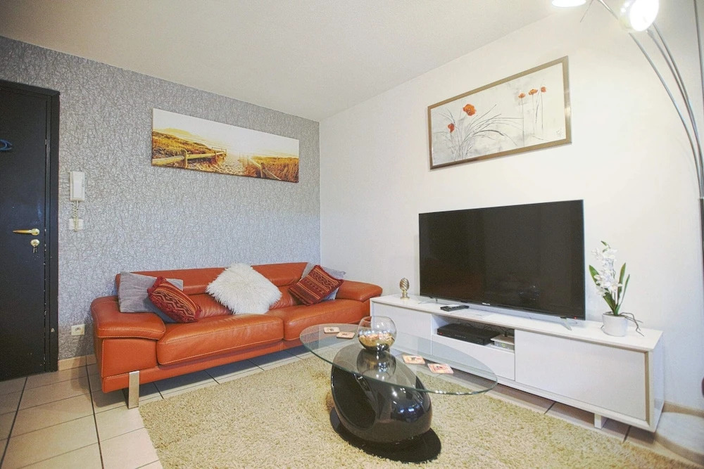 Bright apt With Garden and Parking Near Lyon