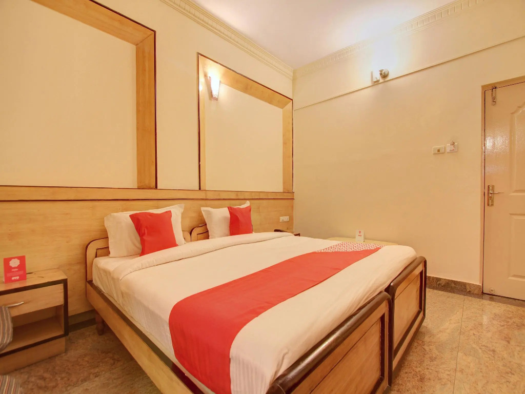 OYO 12985 Sabharwal Viceroy