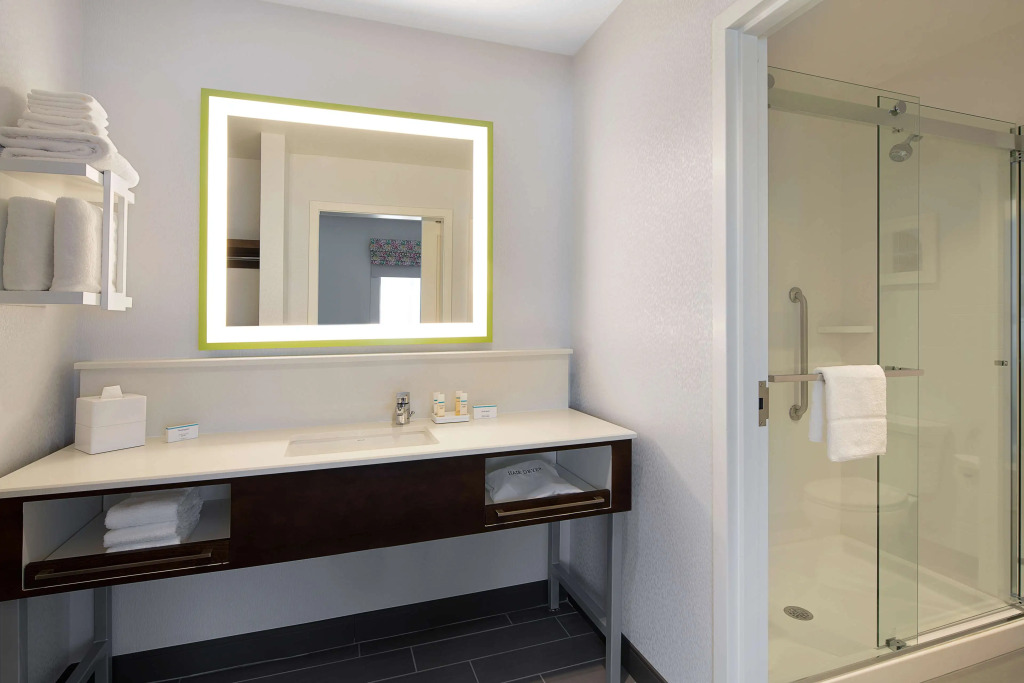 Hampton Inn & Suites Raleigh Midtown, NC