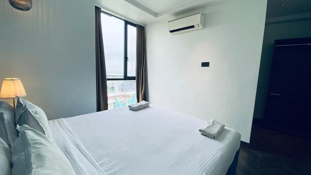 Palm Breeze Hotel - Colaba