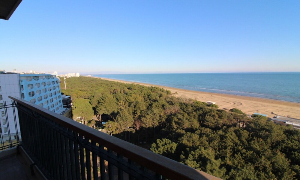 Spacious Apartment With sea View