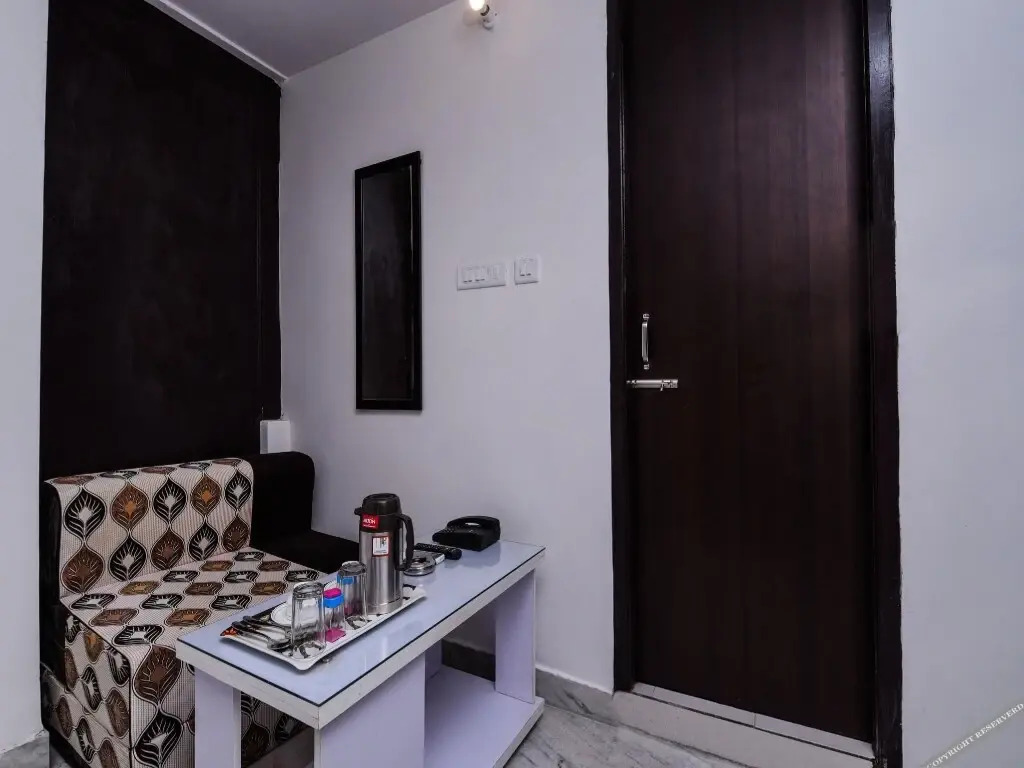 Golden Plaza By OYO Rooms