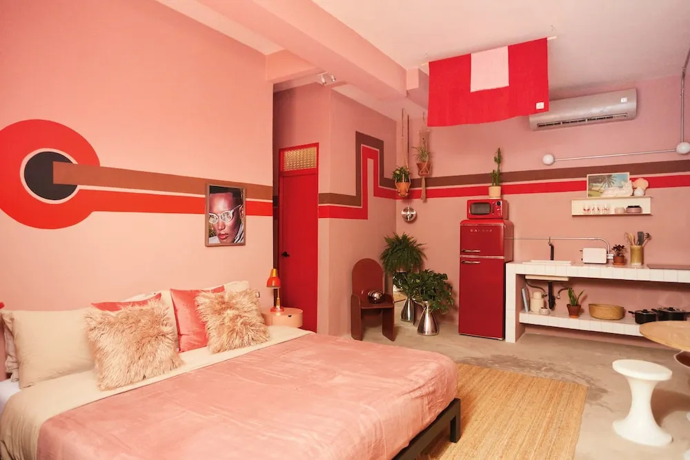 MOOD HAUS by DW - 70s Retro Stays